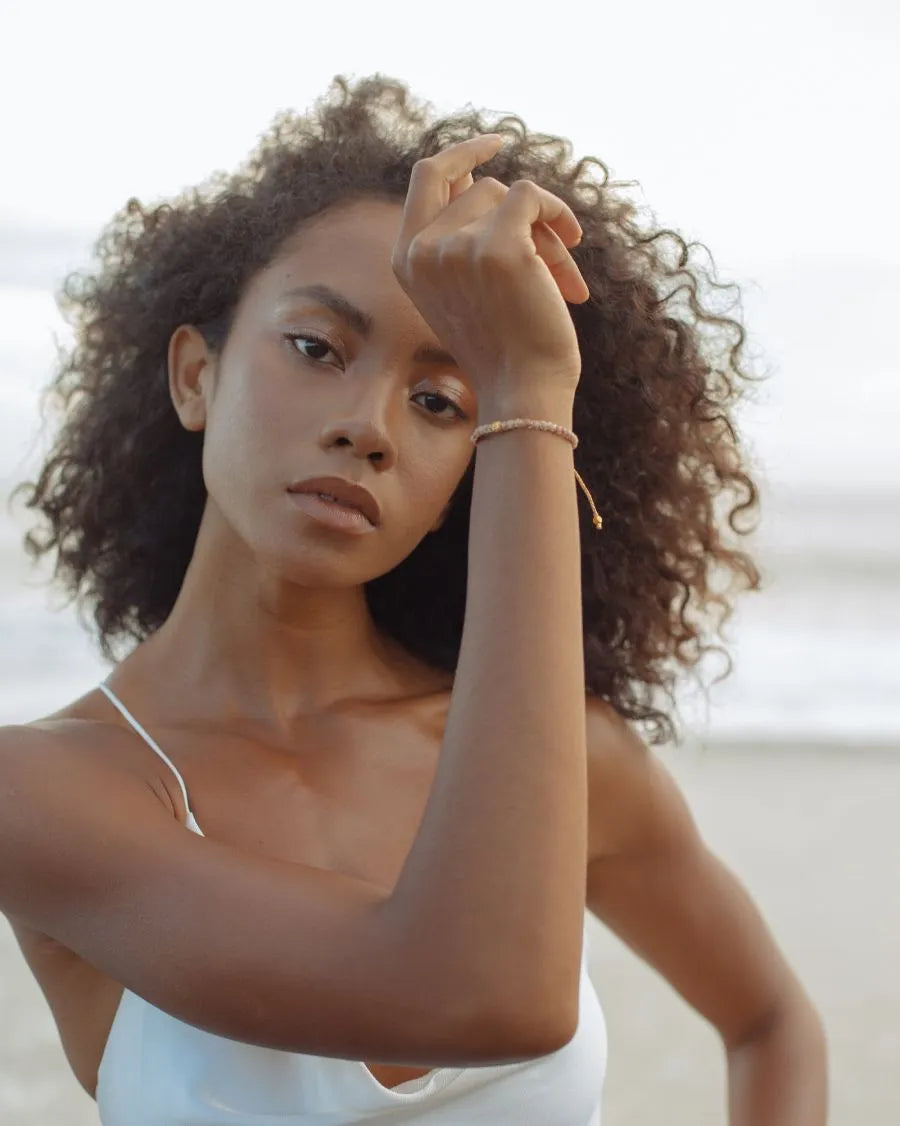 Gold Armbänder mit Model